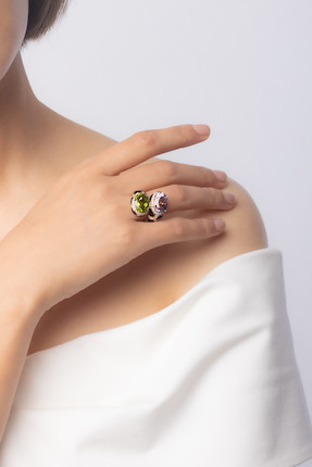 Bonhams : KUNZITE, PERIDOT, ONYX AND DIAMOND BYPASS RING