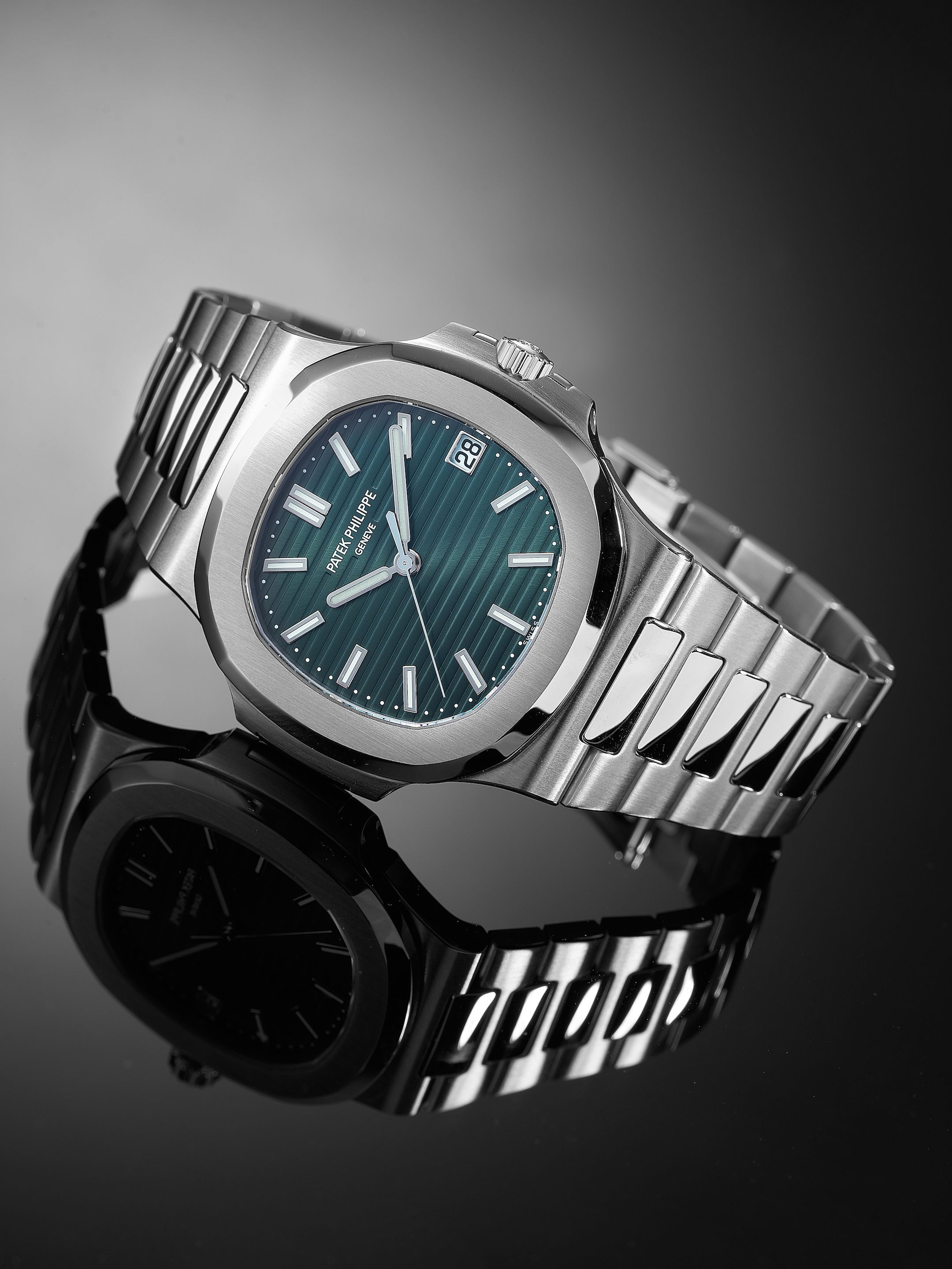 Bonhams PATEK PHILIPPE NAUTILUS 