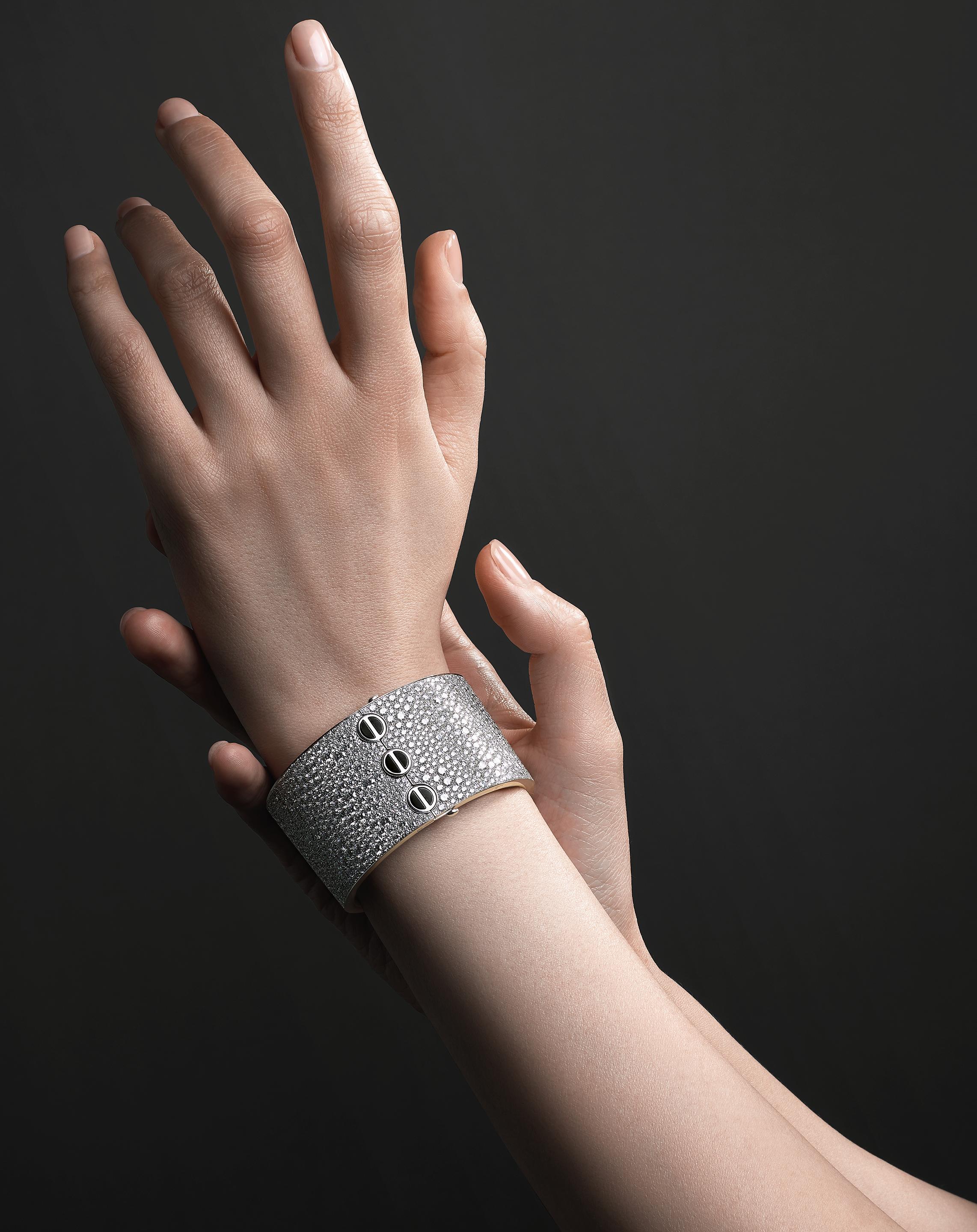 期間限定セール Bonhams 2010 CIRCA BRACELET, MANCHETTE 'LOVE' DIAMOND CARTIER: : その他